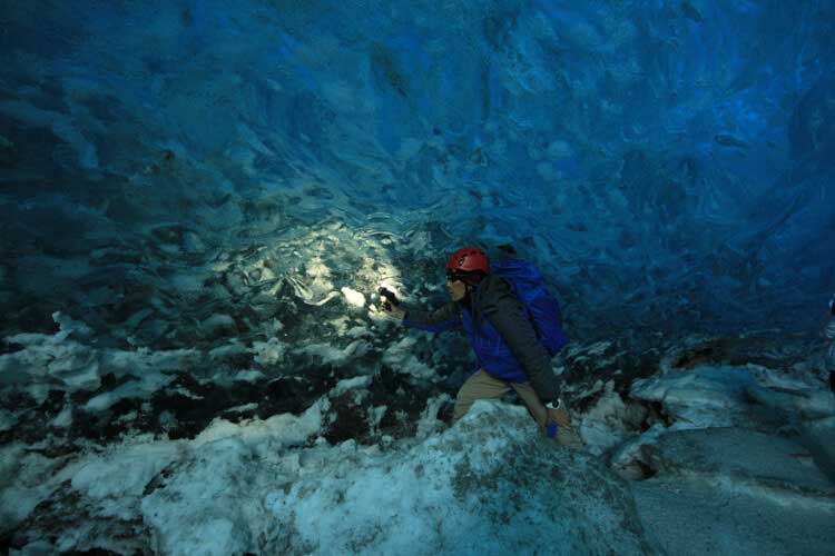 アイスランド　氷の洞窟